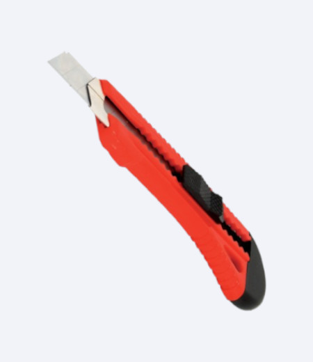 Skalpel dužine sečiva 18mm sa metalnom vođicom