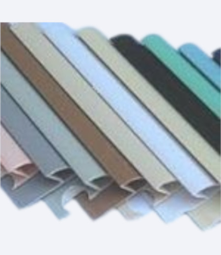 PVC lajsne više boja na svetloj pozadini