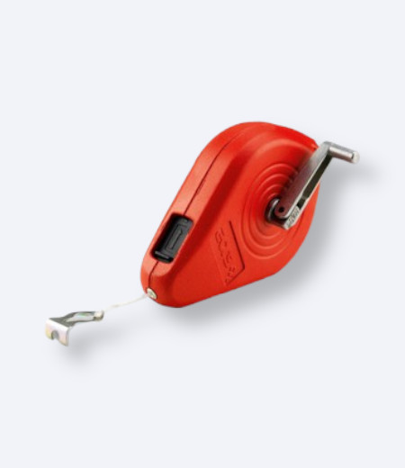 Narandžasta kutija sa metalnom ručicom sa zidarskim koncem dužine 30m prozivođača Sola