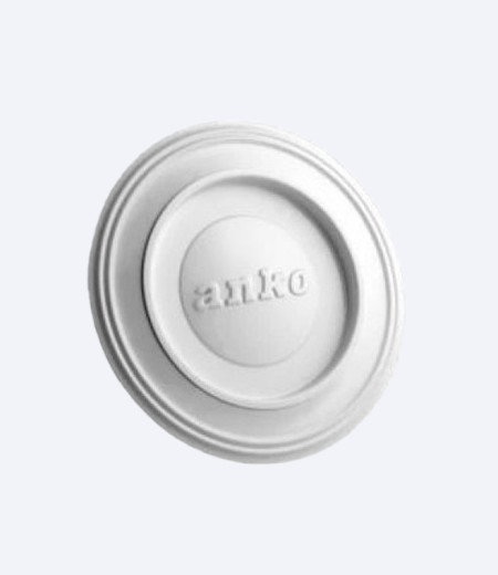 Štucna bele boje na svetloj pozadini